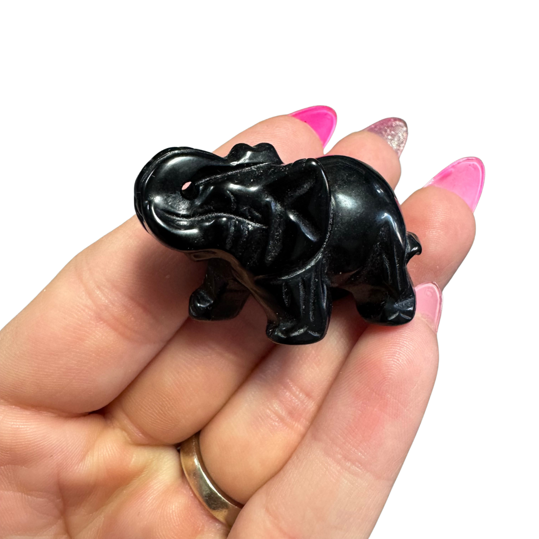 ONE Random Elephant Carving